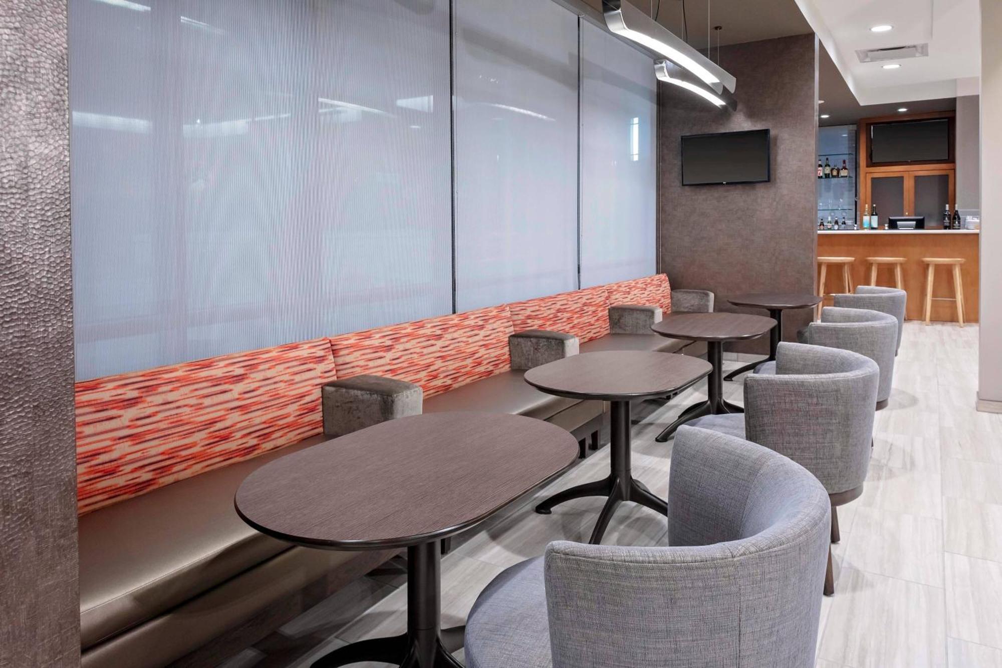 Springhill Suites By Marriott Kansas City Plaza Екстериор снимка