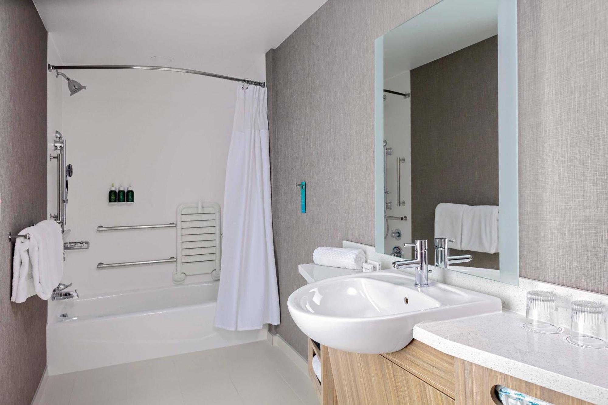 Springhill Suites By Marriott Kansas City Plaza Екстериор снимка